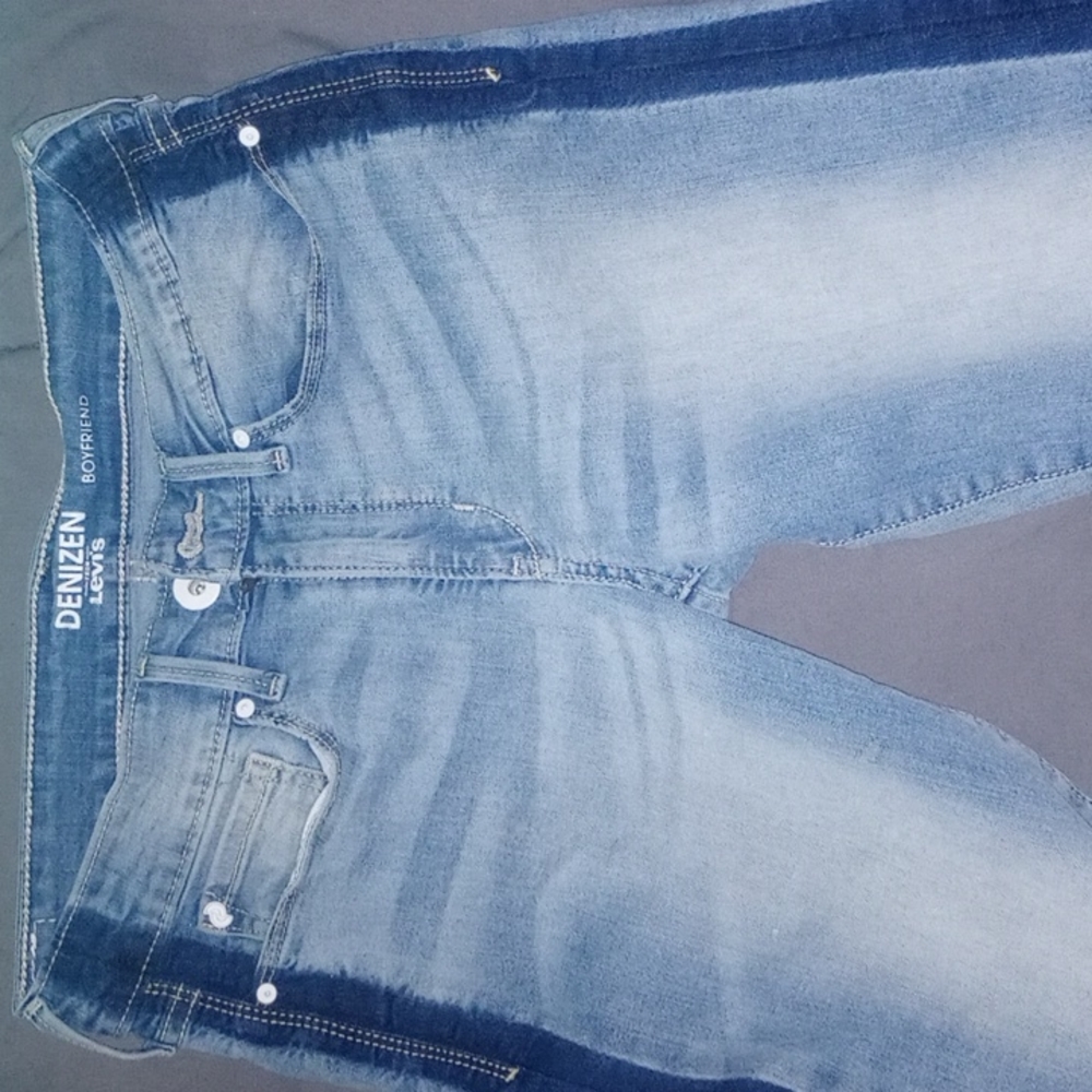 light blue Levi's denzien boyfriend jeans nwot